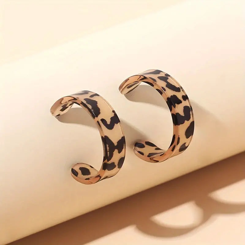 Everyday Chic Leopard Hoop Earrings